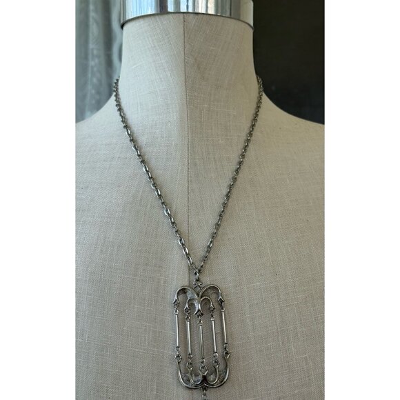 Vintage 70's Articulated Silver tone Tassel Pendant Necklace - Picture 3 of 10